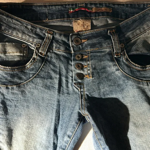 Please Jeans faded button up size medium. - Picture 3 of 8